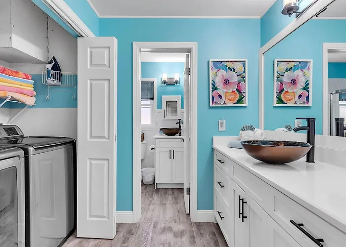 Bates Avenue House Holiday home *