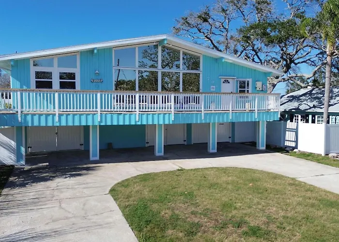 Holiday home Bates Avenue House *