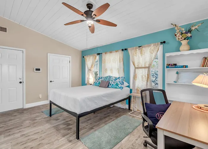 Bates Avenue House * Clearwater Beach
