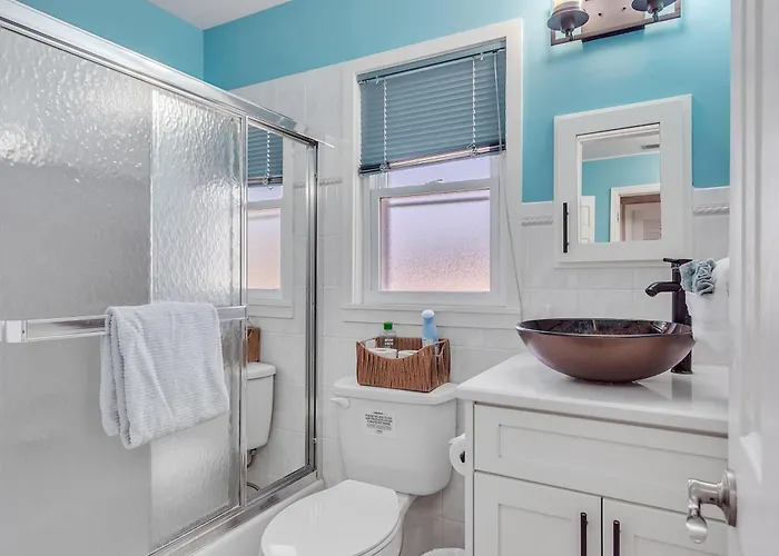 Bates Avenue House *