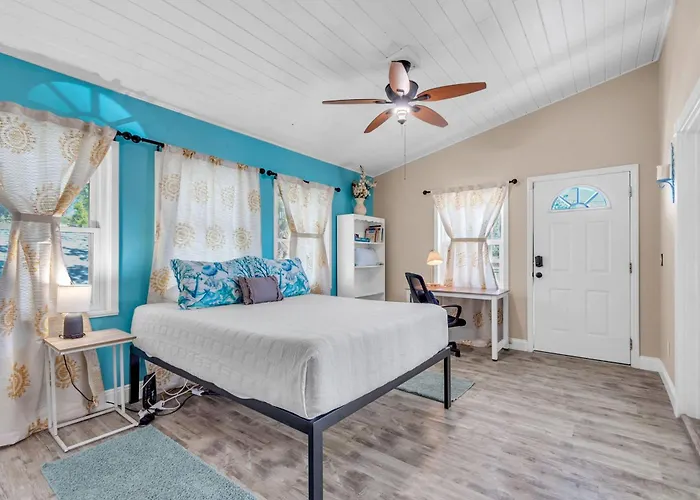 Bates Avenue House Holiday home *