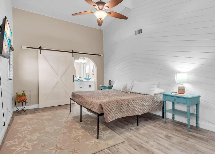 Bates Avenue House Holiday home