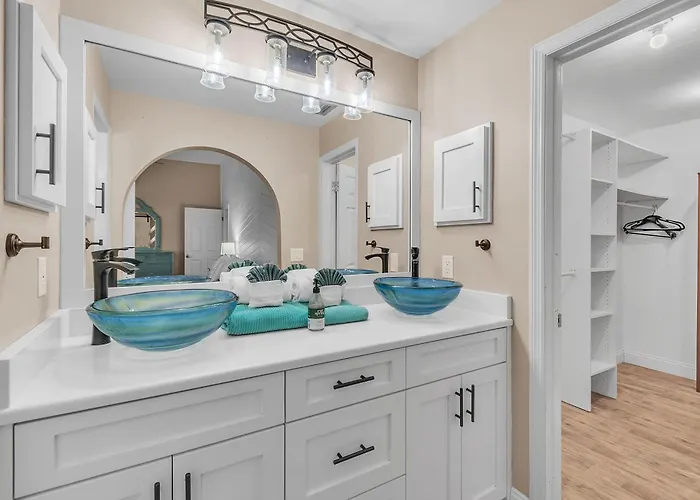 Bates Avenue House Holiday home *