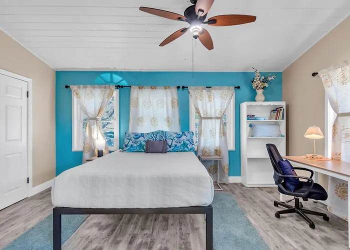 Bates Avenue House * Clearwater Beach