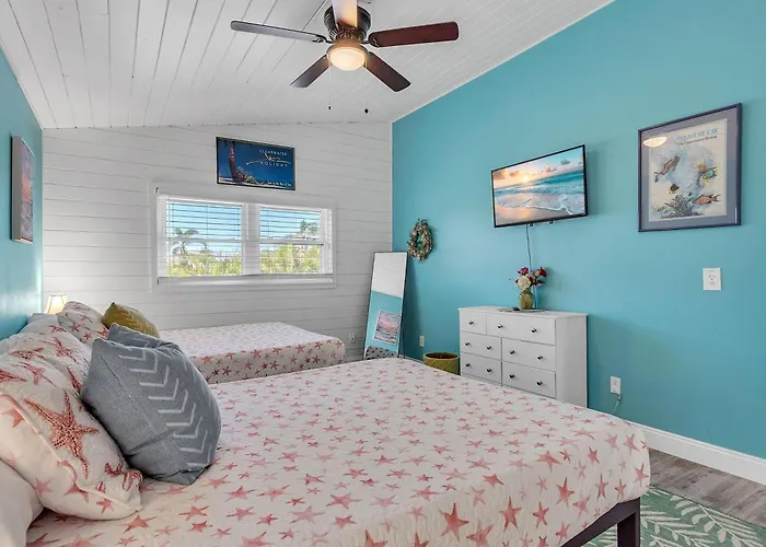 Holiday home Bates Avenue House *