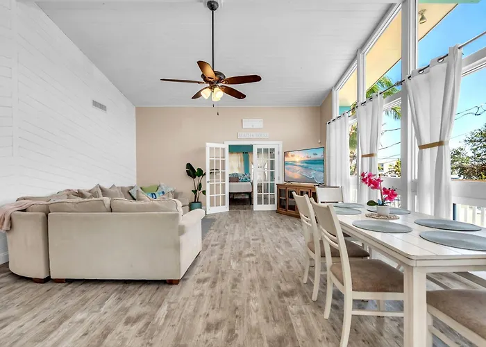 Bates Avenue House * Clearwater Beach
