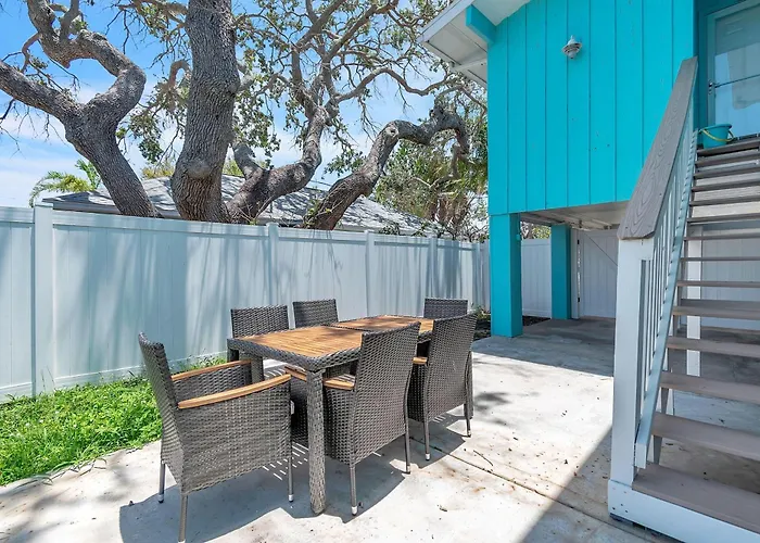 Bates Avenue House *